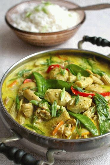 Photo de poulet cuit au lait de coco avec citronnelle en vietnamien