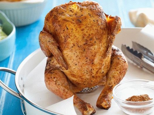 Photo Poulet grillé sur une canette de bière