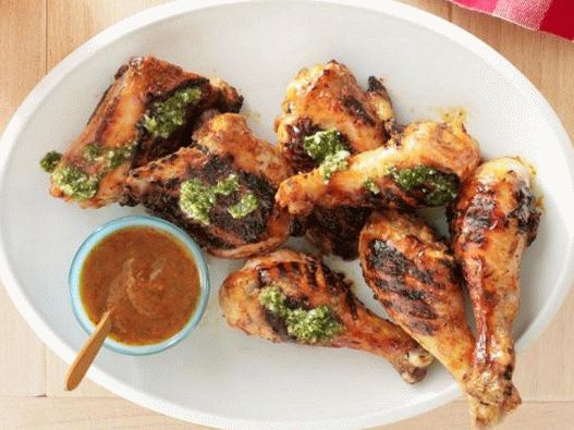 Poulet BBQ avec sauce au piment chipotle, mangue et chimichurri