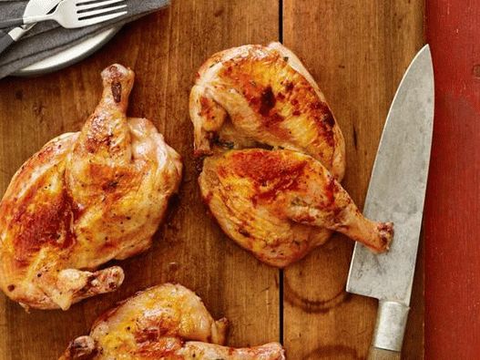 Tabac de poulet dans une casserole