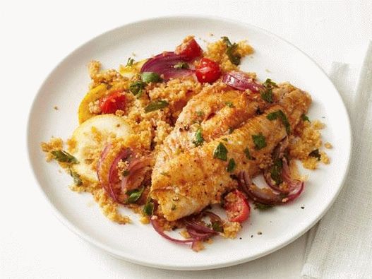Photo de couscous et filet de poisson chat cuit au fourreau