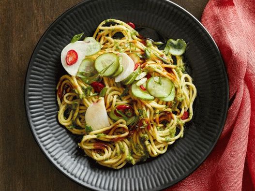 Photo nouilles avec gingembre et oignons verts