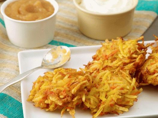 Photo Latkes de pommes de terre et carottes