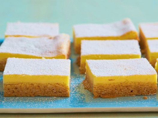 Gâteau au citron avec crème au lait caillé