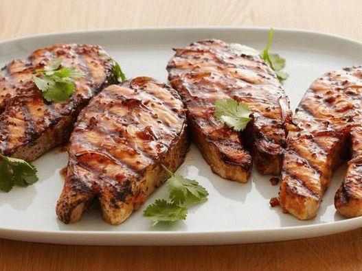 Photo de saumon grillé avec sauce barbecue asiatique