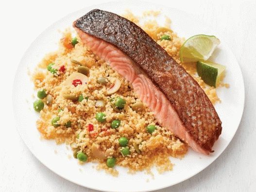 Photo saumon avec couscous et pois