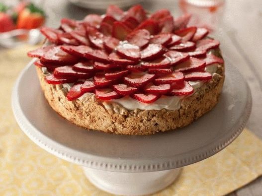 Photo du plat - Gâteau biscuit meringue à la crème et aux fraises (Mostachon)