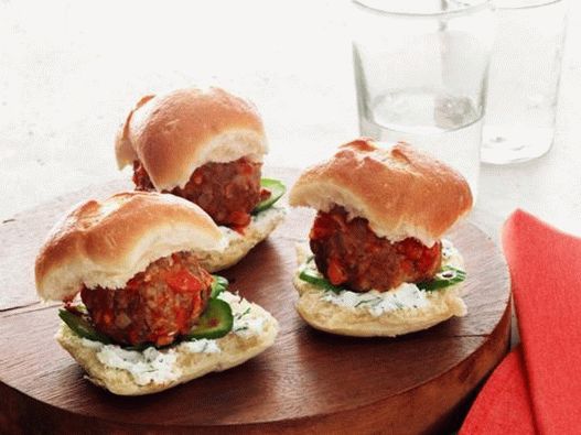 Dish Photography - Mini cheeseburgers avec boulettes de viande et fromage de chèvre