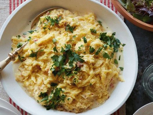 Photographie de plat - Pâtes Carbonara à la citrouille et à la spaghetti