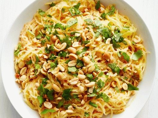 Photographie de plat - Potiron spaghetti à la sauce aux arachides