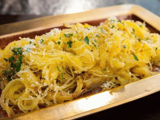 Dish Photography - Potiron spaghetti au four avec du parmesan et de l'huile de truffe
