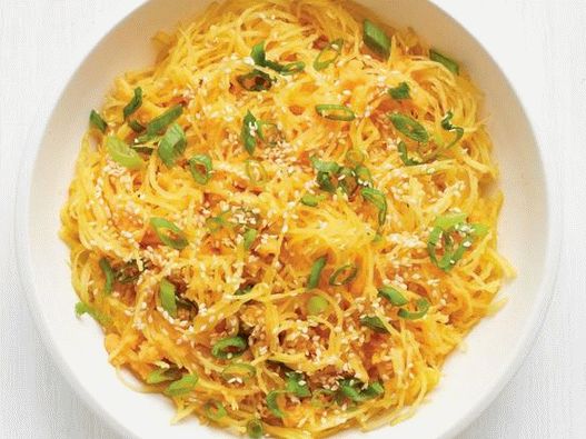 Photographie de plat - Potiron spaghetti au gingembre et oignons verts