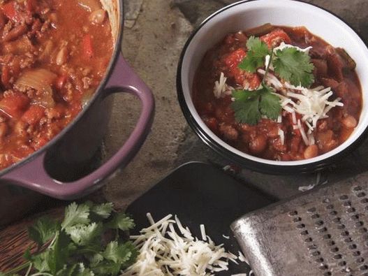 Photographie de plat - Chili et pain de maïs fait maison