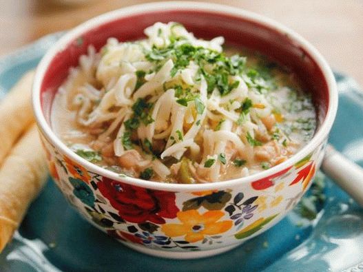 Plats de photographie - Piment blanc au poulet dans une cocotte