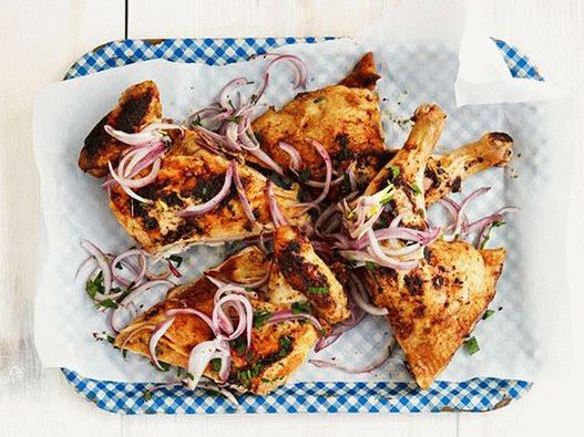 Poulet au gingembre fumé à la cardamome, aux clous de girofle et à la cannelle Poulet au gingembre fumé à la cardamome, aux clous de girofle et à la cannelle