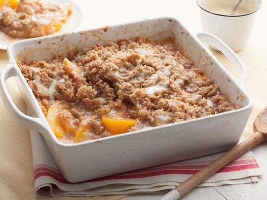Croquant de pêche à la sauce à l'érable crémeuse