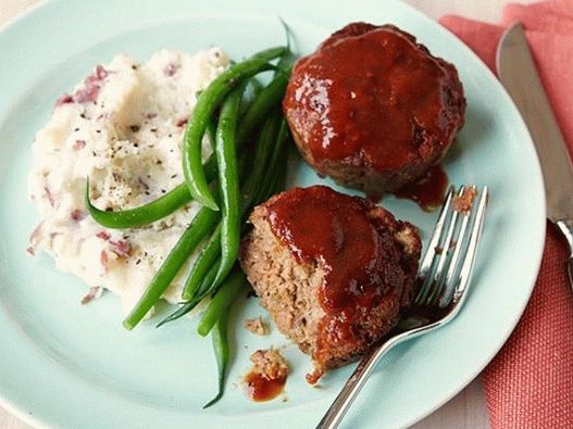 Muffins à la viande avec sauce barbecue