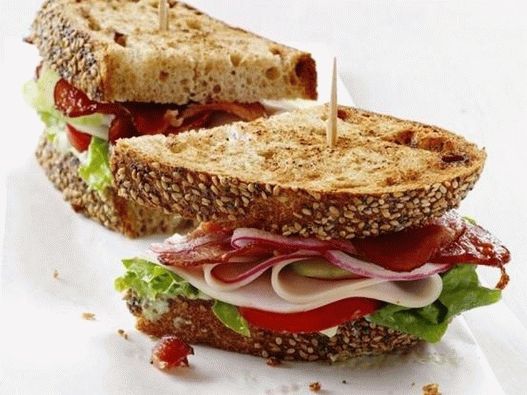Sandwich à la dinde, avocat et salade romaine