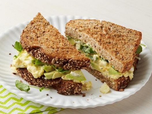 Sandwich au cresson avec tartinade aux oeufs