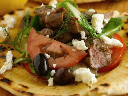 Pita à l'agneau et salade choriale