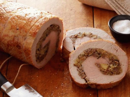 Petit pain de porc farci aux pommes et à la viande hachée