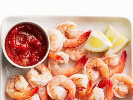 Cocktail de crevettes à la sauce au ketchup et au raifort