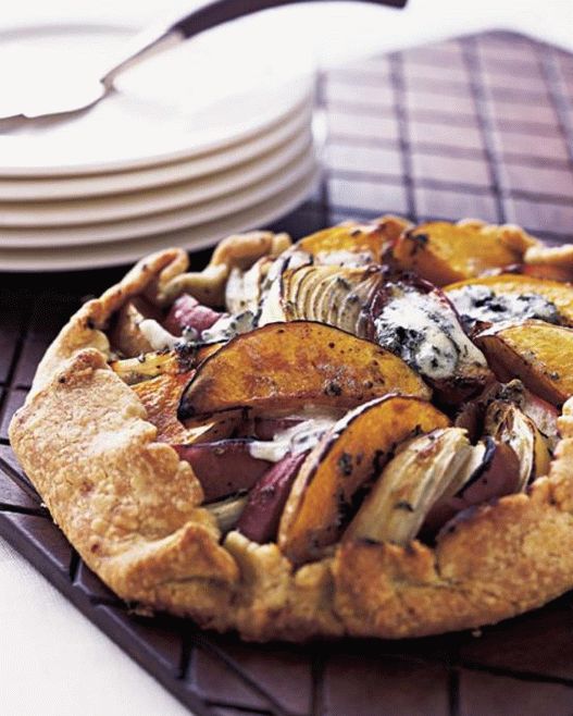 Tarte Galette à la citrouille, fromage bleu et thym