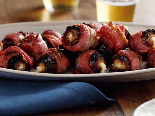 Dates fourrées à la ricotta et au bacon