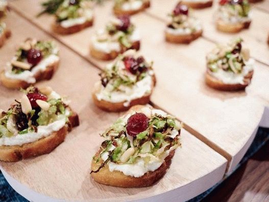 Crostini aux choux de Bruxelles cuits au four