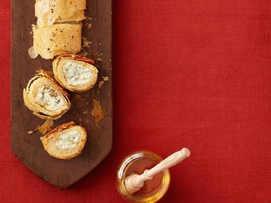 Strudel farci au fromage bleu et aux pacanes