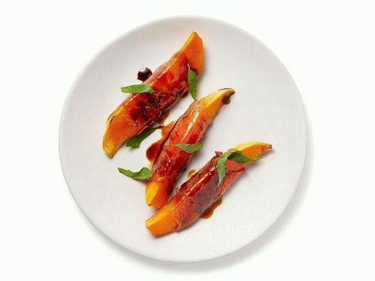 Courge musquée tranchée dans son prosciutto