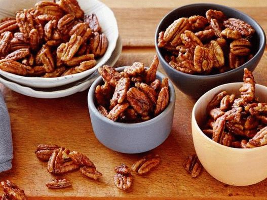 Noix de pécan dans un glaçage pointu