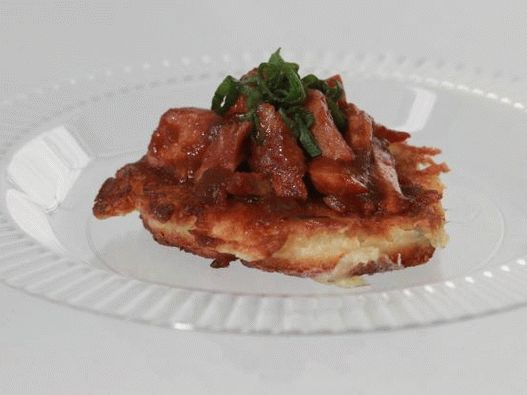 Photo Crêpes à l'oignon avec du poulet dans une sauce barbecue tandoori