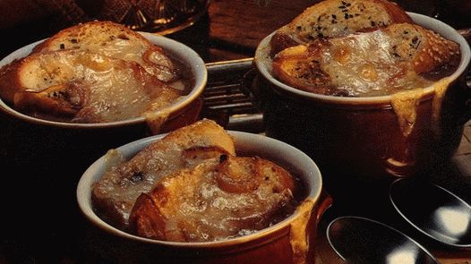 Photo Soupe à l'oignon dans des pots