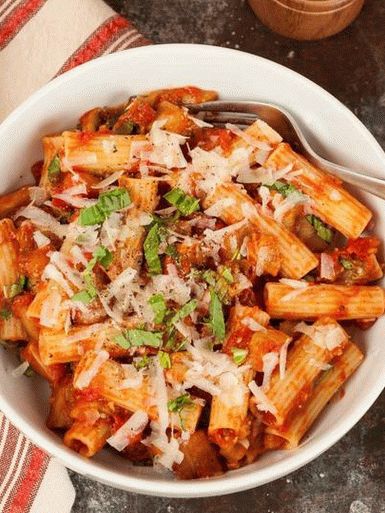 Photo de pâtes panées aux aubergines