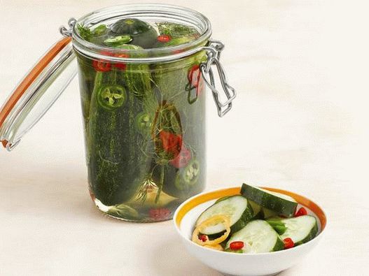 Photo concombres marinés aux piments