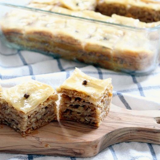 Photo Baklava au miel avec des figues