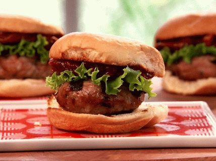 Photo Mini-hamburgers à la confiture de tomates et à la dinde grillée