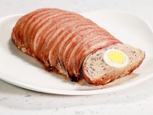 Photo Mitlof à l'oeuf et au bacon avec garniture d'épinards