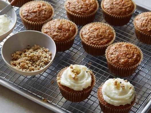 Petits gâteaux à la carotte avec crème au fromage