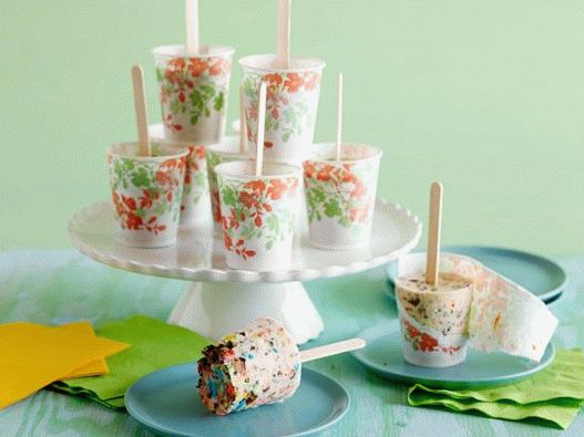 Photo Glace avec des biscuits et des bonbons
