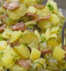 Salade de pommes de terre allemande avec saucisses de chasse - 6