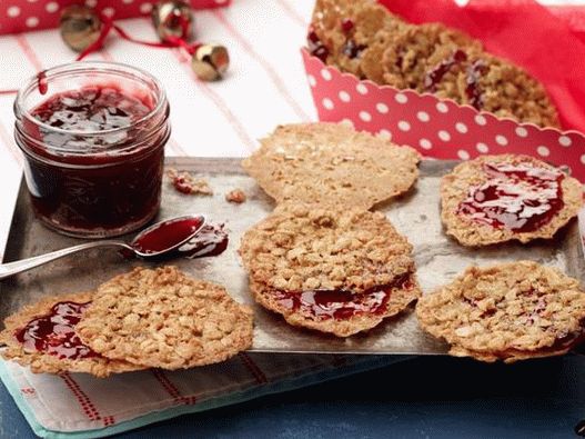Biscuits sandwichs à la framboise et à l'avoine