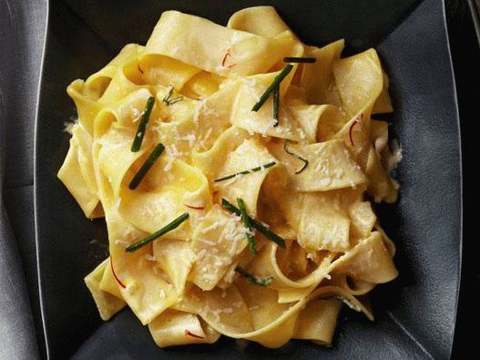 Photo de Papardelle au safran pour un dîner aux chandelles