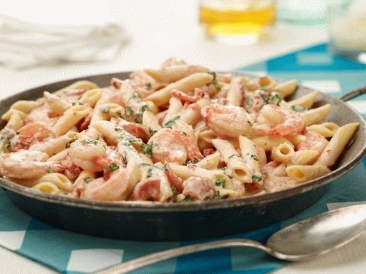 Photo de Penne aux crevettes et sauce crémeuse aux herbes