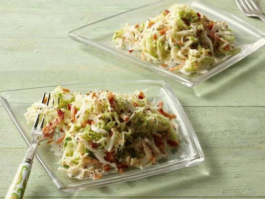 Salade de chou aux carottes, pommes et bacon