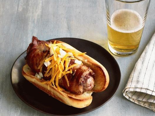 Chiens burger avec du bacon