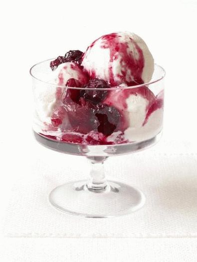 Dimanche avec des mûres et des raisins