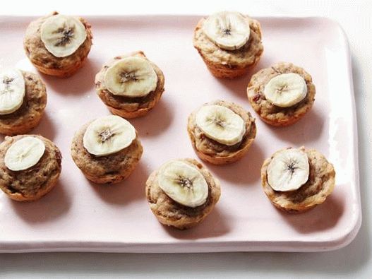 Muffins utiles avec des dates et des bananes