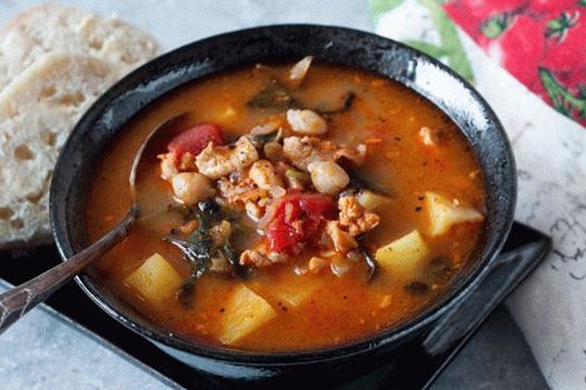 Photo de soupe portugaise aux pois chiches et chou frisé